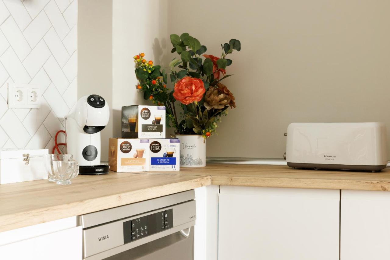 Apartamento Deluxe El Avion Apartment อัลกาลาเดเอนาเรส ภายนอก รูปภาพ