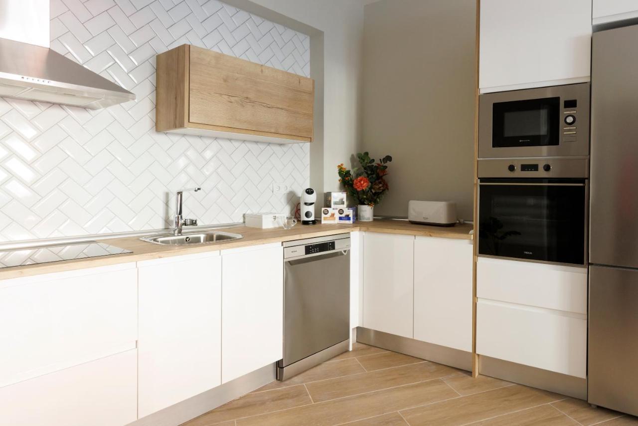 Apartamento Deluxe El Avion Apartment อัลกาลาเดเอนาเรส ภายนอก รูปภาพ