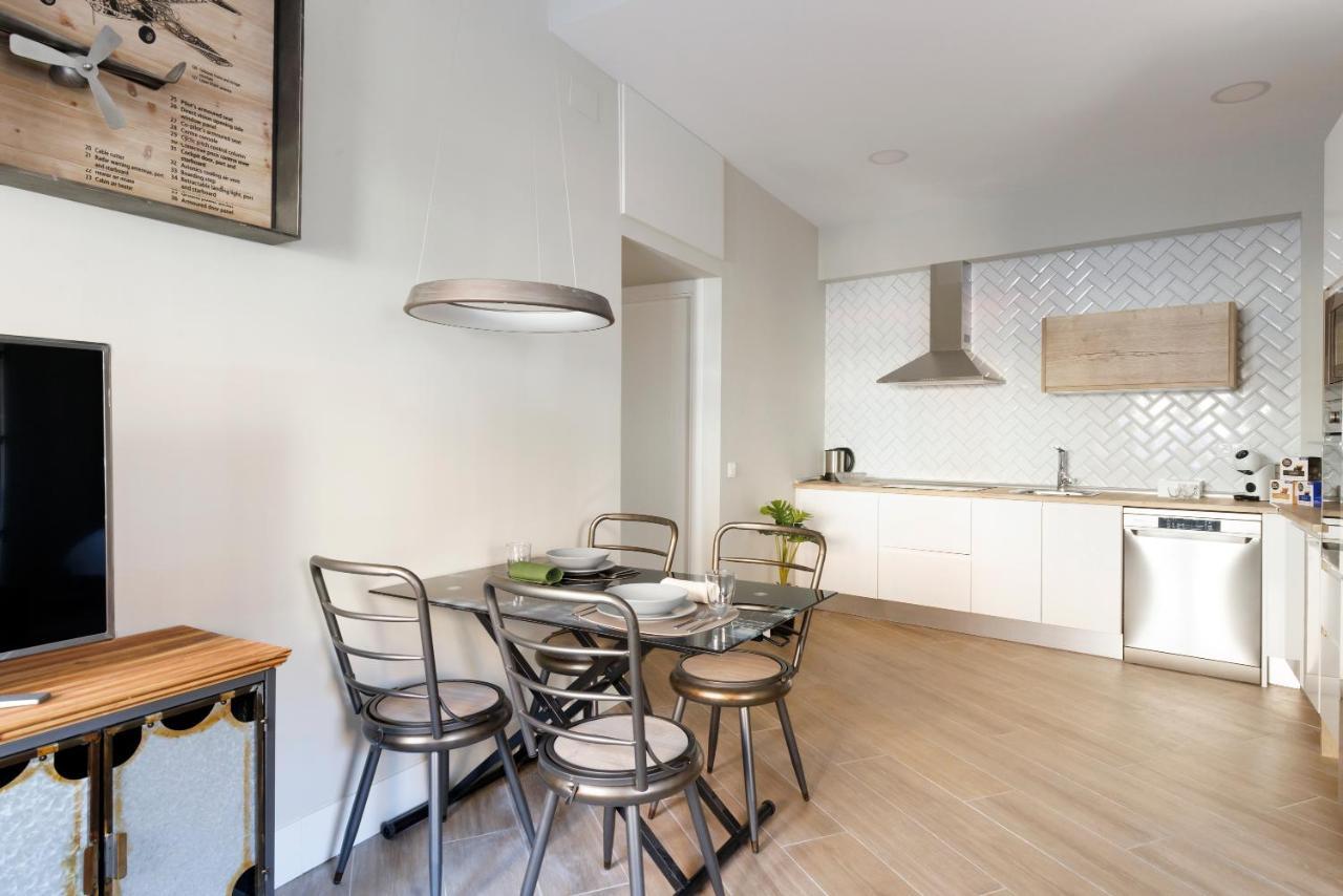 Apartamento Deluxe El Avion Apartment อัลกาลาเดเอนาเรส ภายนอก รูปภาพ