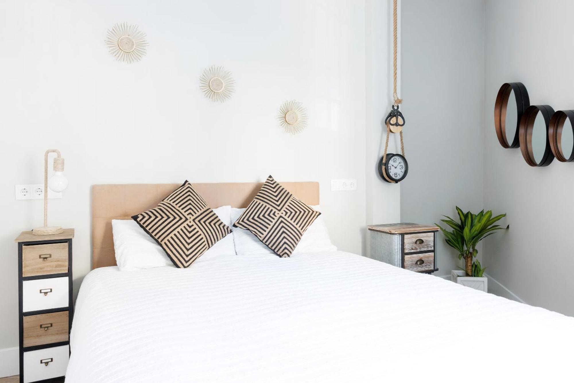 Apartamento Deluxe El Avion Apartment อัลกาลาเดเอนาเรส ภายนอก รูปภาพ